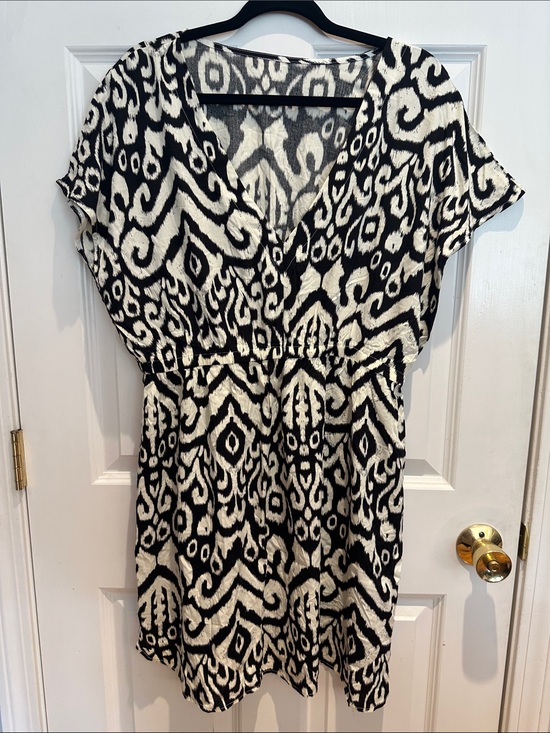 Cupshe Other - Cupshe Black & Crème Ikat Print Swim Cover Sz XL